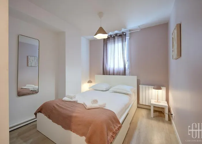 Apartament Grand Hyper Centre,4 Chambres, Parking *